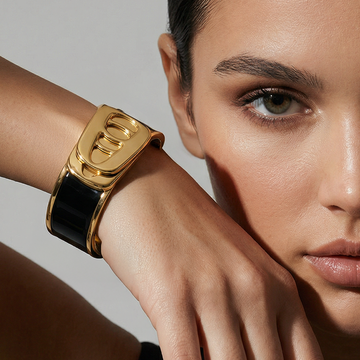 LE Luna Bracelet - Gold / Black