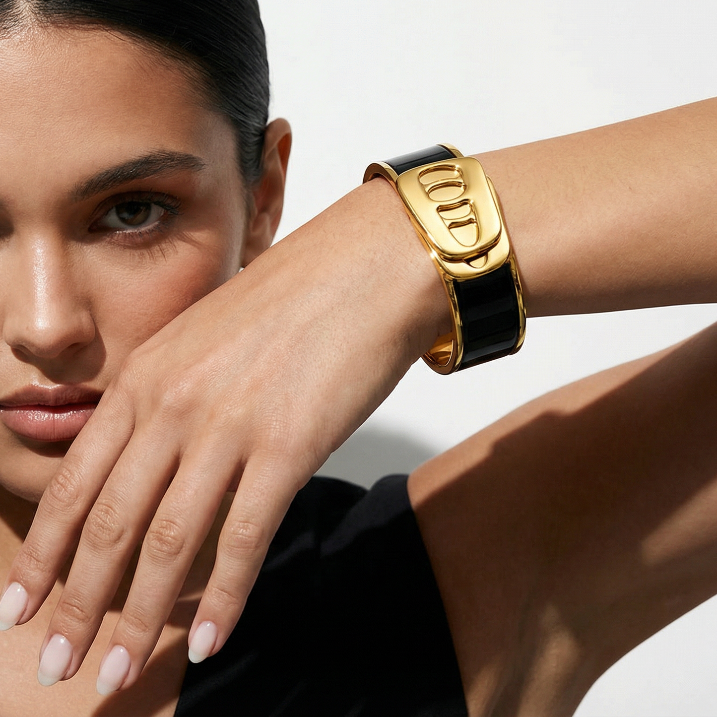 LE Luna Bracelet - Gold / Black