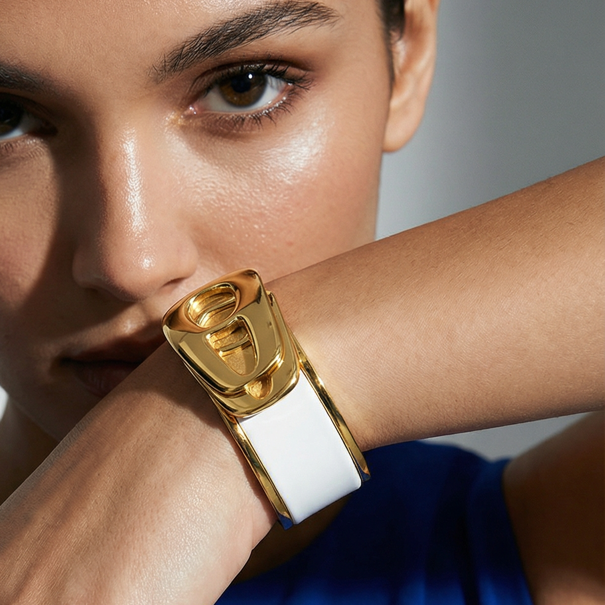 LE Luna Bracelet - Gold / White